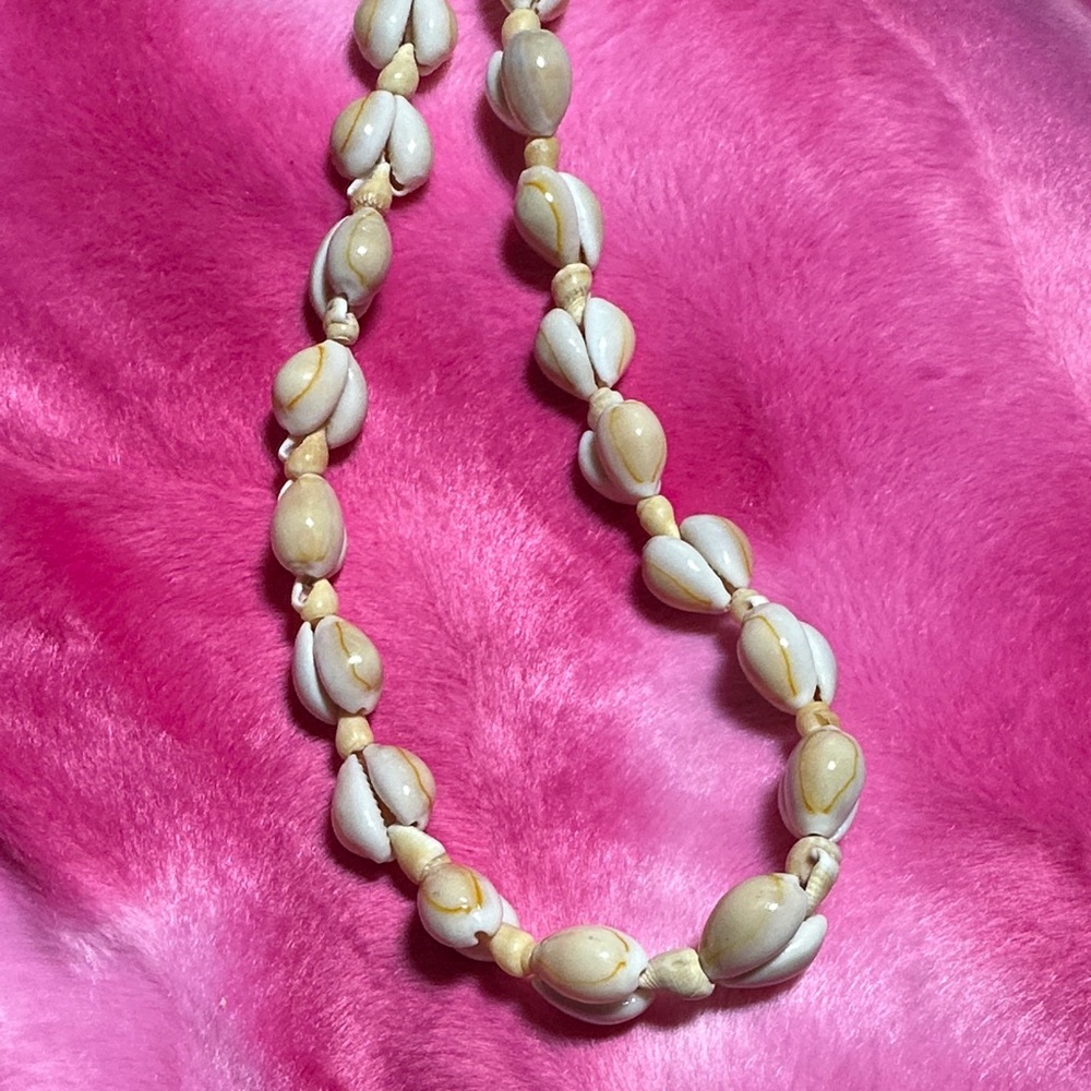 Vintage Island Elegance Polished Natural Shell Cowrie Necklace